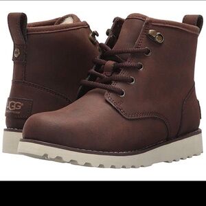UGG Australia Maple Waterproof Leather Boots Big Kids 4 fits Women’s 6 NEW